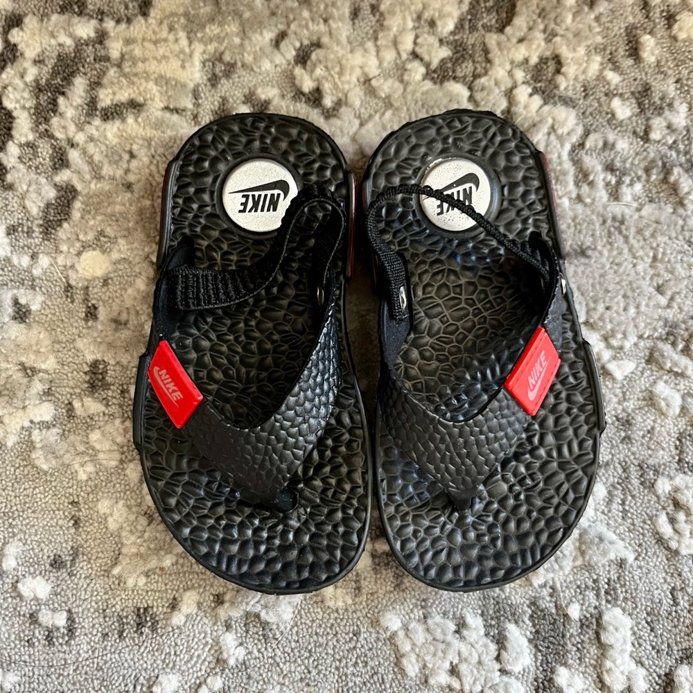 Infant Nike flip flop style sandals size 2